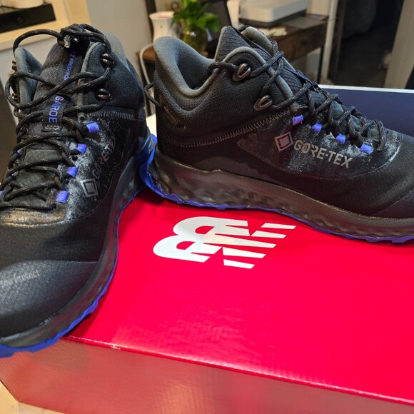 New Balance Fresh Foam Garo Midcut GORE-TEX Trail Running Black/Blue MENS 10.5 - Picture 3 of 16